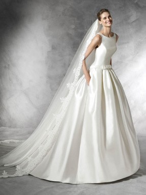 WEDDING DRESSES Pronovias Barcaza 2020