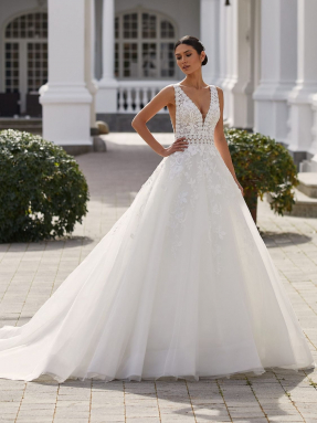WEDDING DRESSES Pronovias Elia 2022