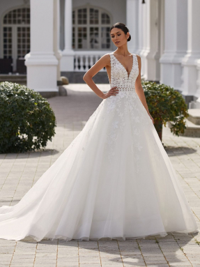 WEDDING DRESS 2023 Pronovias Elia