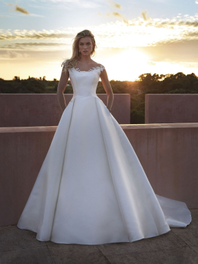 WEDDING DRESSES Pronovias Irlan 2024