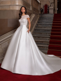 Svatební šaty Pronovias Close 2024