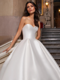 WEDDING DRESSES Pronovias Close 2024