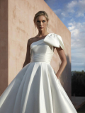 Svatební šaty Pronovias Nicosia 2024