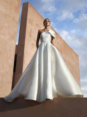 WEDDING DRESS 2024 Pronovias Nicosia