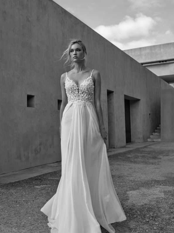 Wedding dress Pronovias Corinzia 2024 | NUANCE